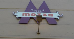 Pizzeria Mozza Review: Standard Pies At LA Hotspot